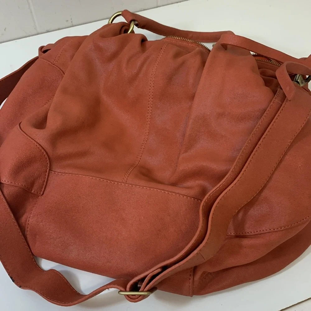 HYPE Gen Leather Large Bag.Zip Top.Shoulder Strap. New NWT